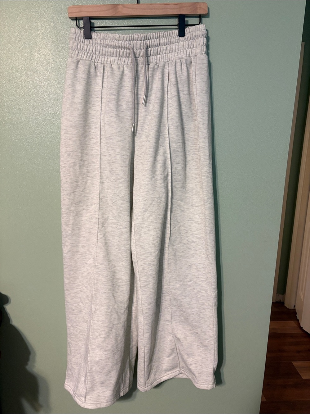Wide-Leg Sweatpants in Light Heather Gray